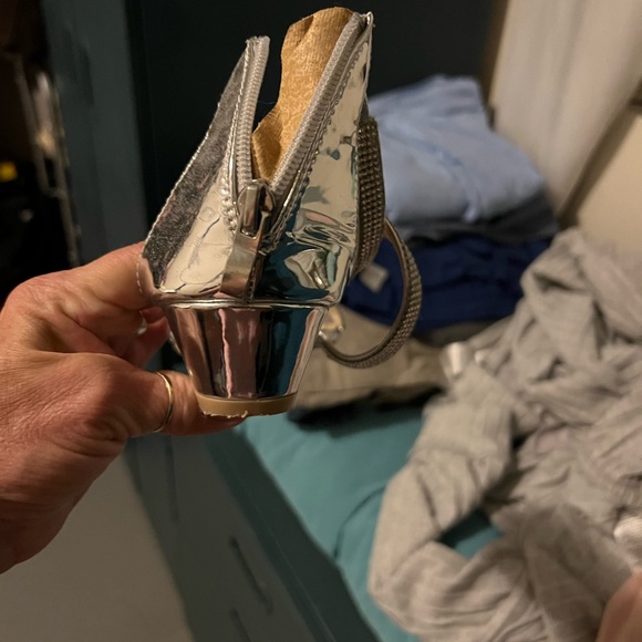 Silver strap sandals. Size 8. - Picture 3 of 8